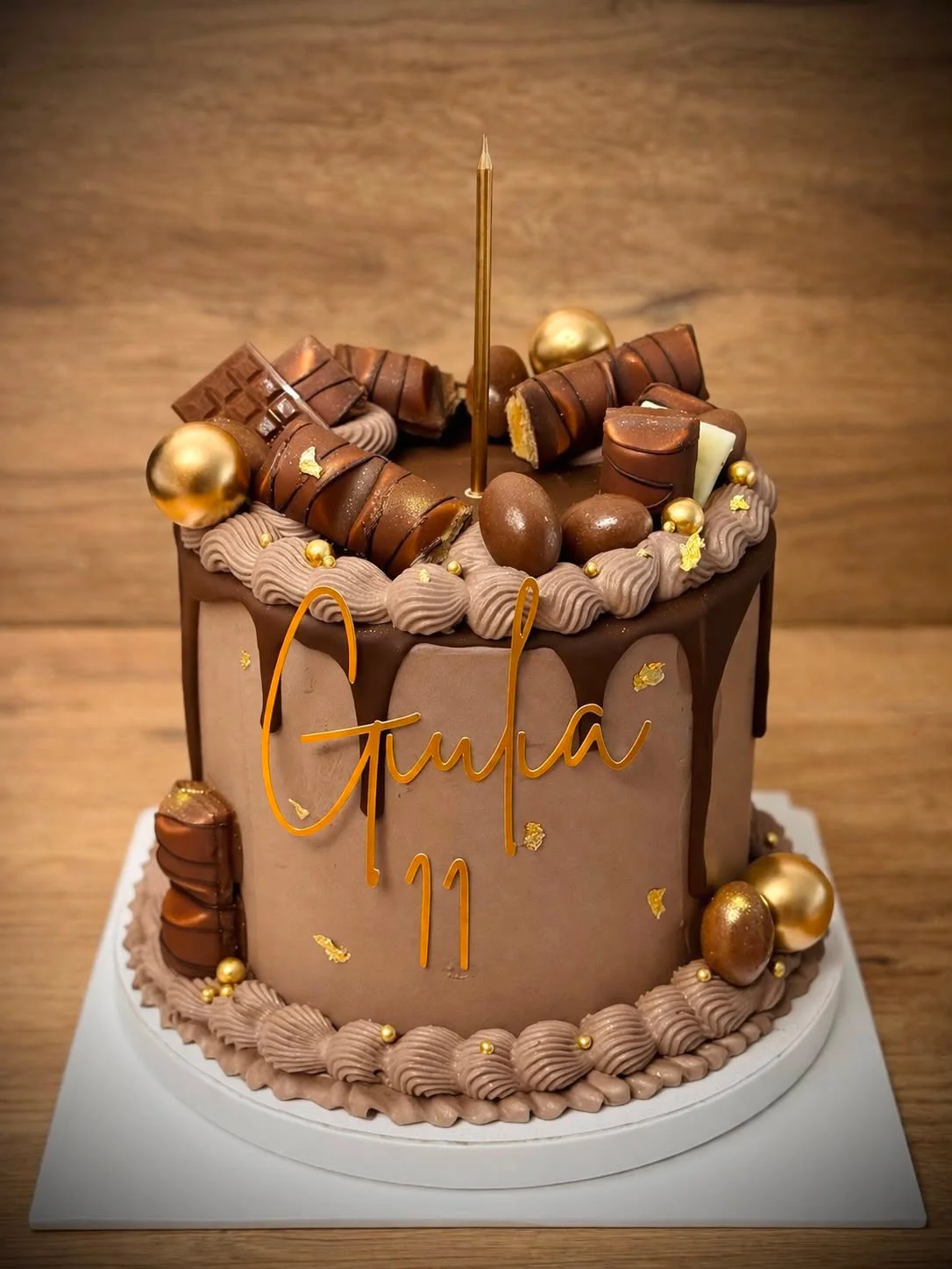 Drip layer cake
